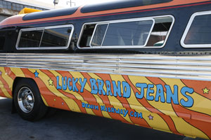 Lucky Jeans Bus